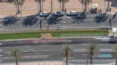 Şehir merkezinden Dubai 'ye giden yol manzaralı.