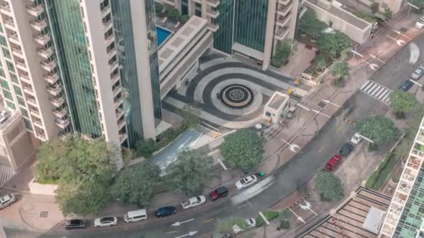 Skyscrapers skyline olhar para baixo perspectiva em Dubai Downtown na linha do tempo aérea da manhã. — Vídeo de Stock