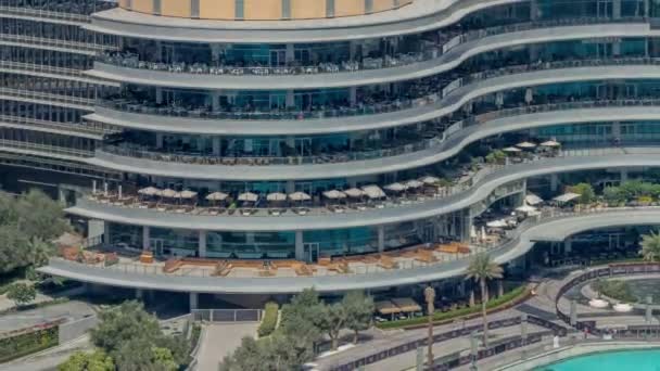 Shopping mall exterior with caffees and reastaurants timelapse in Dubai, United Arab Emirates — Αρχείο Βίντεο