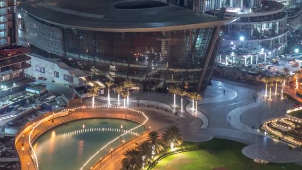 迪拜歌剧院座落在市中心，是迪拜夜晚的灿烂的文化艺术中心 — 图库视频影像