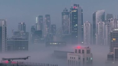 Dubai gökdelenleri, sabah sisi ile gece gündüz iş sahasında..