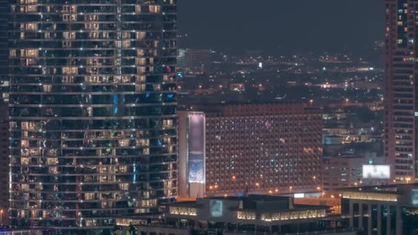 Flygfoto över Dubai City Night Timelapse i centrala stadsdelen. — Stockvideo