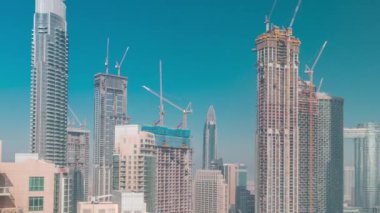 Dubai şehir merkezinin hava görüntüsü zaman ayarlı