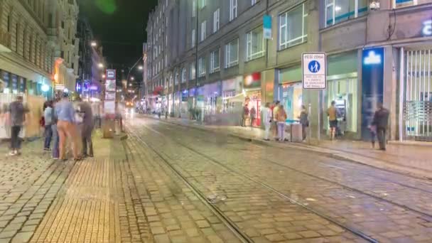 在晚上游戏中时光倒流，在布拉格瓦茨拉夫广场黄昏时间. — 图库视频影像