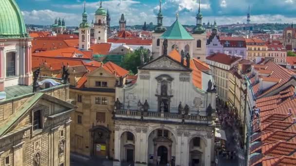 Kirche St. Franziskus von Assisi und St. Salvator Kirche in Prag Zeitraffer. — Stockvideo