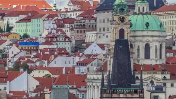 Charles Bridge Karluv Most and Lesser Town Tower timelapse, in the background St. Nicholas church and the castle — Stock Video
