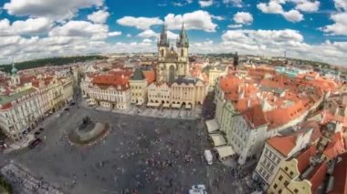 Prag, Çek Cumhuriyeti'nde Old Town Square timelapse. Bu en iyi şehir meydanı Staromestka nameste biliyorum .