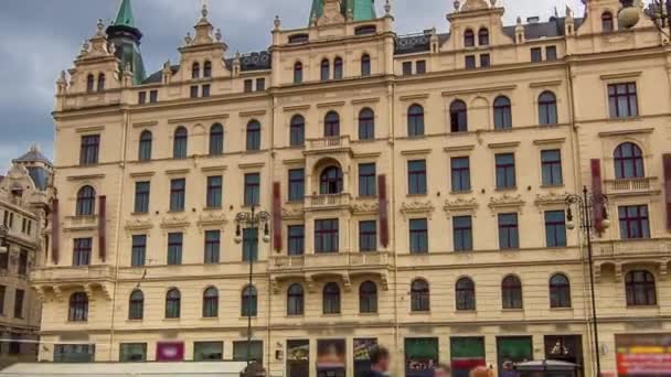 Art Nouveau edificios timelapse hiperlapso en la Ciudad Vieja por Praga Namesti Republiky estación. Praga, República Checa — Vídeos de Stock