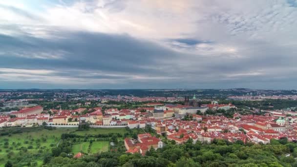 从捷克共和国的佩特林了望塔俯瞰布拉格市的美妙时光 — 图库视频影像