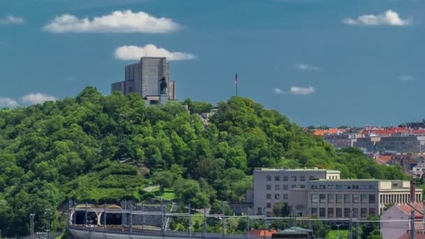 Uitzicht vanaf de hoogte poeder toren in Praag timelapse. Historisch en cultureel monument — Stockvideo