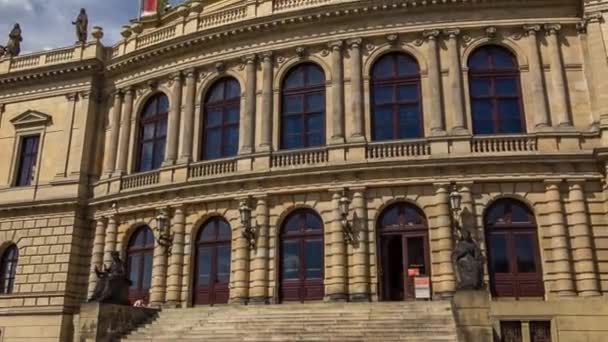 A Rudolfinum Prága TimeLapse hyperlapse, egy gyönyörű neo-reneszánsz épület, mely a Cseh Filharmonikus zenekar otthona.. — Stock videók