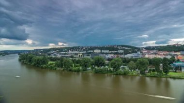 Visegrad gözlem güvertesinden Prag timelapse görünümü. Prag. Çek Cumhuriyeti.