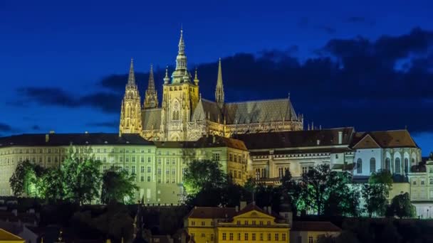 Widok wieczorowy Zamku Praskiego i timelapse Malá Strana, Republika Czeska — Wideo stockowe