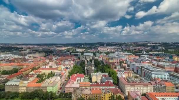 Панорамний вид на Прагу таймце з вершини Вітков Меморіалу, Чехія — стокове відео