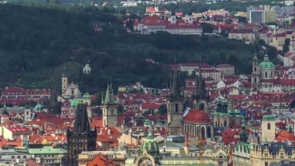 Vista panorâmica de Praga timelapse do topo do Vitkov Memorial, República Checa — Vídeo de Stock