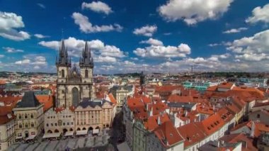 Prag, Çek Cumhuriyeti'nde Old Town Square timelapse. Bu en iyi şehir meydanı Staromestka nameste biliyorum .