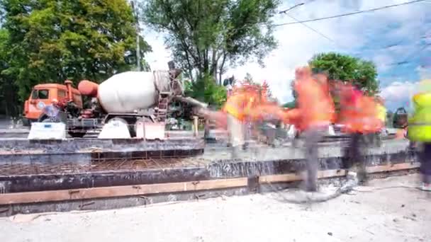 Wegenbouwplaats met tramsporen reparatie en onderhoud timelapse hyperlapse. — Stockvideo