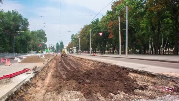 Site de construction de routes avec des voies de tramway temps de réparation et d'entretien. — Video