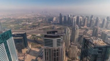 Dubai Marina Panoraması, JLT gökdelenleri ve golf sahası zaman çizelgesi, Dubai, Birleşik Arap Emirlikleri.