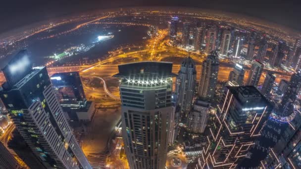 Panorama de Dubai Marina con rascacielos JLT y campo de golf noche a día timelapse, Dubai, Emiratos Árabes Unidos. — Vídeo de stock