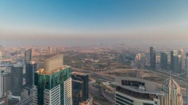Dubai Marina Panoraması, JLT gökdelenleri ve golf sahası zaman çizelgesi, Dubai, Birleşik Arap Emirlikleri.