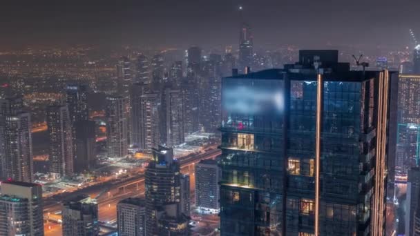 Arranha-céus JLT e Dubai Marina cruzados por Sheikh Zayed Road noite timelapse — Vídeo de Stock