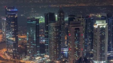 Şeyh Zayed Yolu yakınlarındaki JLT gökdelenleri. Konut binaları