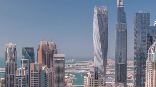 Mrakodrapy Dubai Marina poblíž Sheikh Zayed Road s nejvyšší obytné budovy timelapse — Stock video