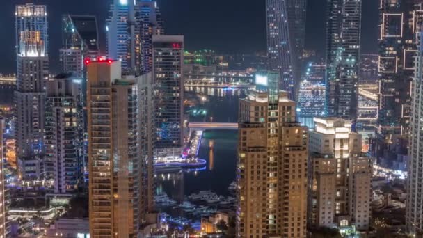 位于谢赫扎耶德路交叉口附近的迪拜码头摩天大楼，通宵设有最高的住宅大楼 — 图库视频影像