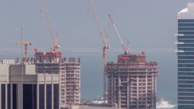 Vinçler yeni gökdelen zaman diliminin modern soyutlama sahasında çalışıyorlar