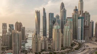 Dubai Marina karayolu kavşağı spagetti kavşağı akşam saat kavşağı