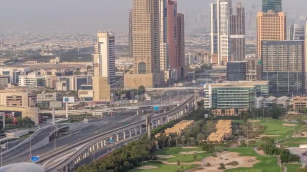 Flygfoto över Sheikh Zayed Road i Dubai Internet City område timelapse — Stockvideo