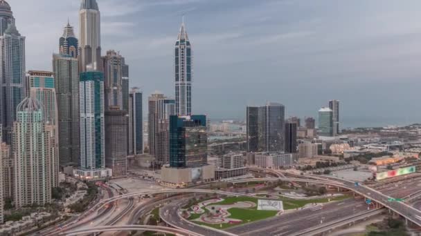 Dubai Marina estrada cruzamento espaguete junção dia a noite timelapse — Vídeo de Stock