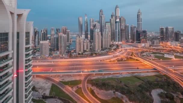 Dubai Marina estrada cruzamento junção espaguete noite a dia timelapse — Vídeo de Stock