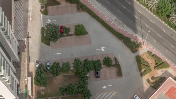 迪拜豪华住宅区轻型车辆停放时间，从上方俯瞰. — 图库视频影像