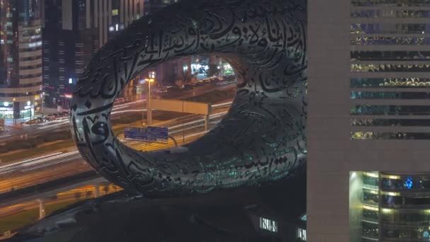 Dubai museum van toekomstig exterieur ontwerp antenne nacht timelapse. — Stockvideo