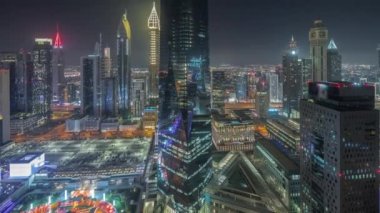 Panorama, Dubai 'deki finans bölgesi iş merkezindeki fütürist gökdelenleri gösteriyor.