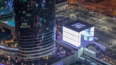 Geçit Bulvarı, Dubai Uluslararası Finans Merkezi 'nde bulunan yeni gezinti güvertesi gece zaman çizelgesi.