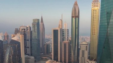 Dubai 'nin finans merkezi lüks gökdelenleri ile sabah saatleri, Dubai, Birleşik Arap Emirlikleri