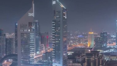 Emirates Kuleleri 'nin ve Şeyh Zayed' in hava sahasının manzarası.