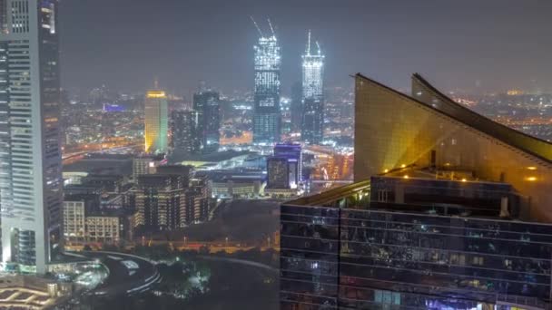 Veduta aerea dei grattacieli nel quartiere finanziario di Dubai notte timelapse. — Video Stock