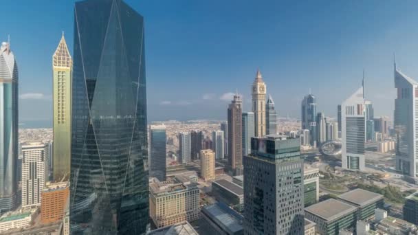 두 바이의 금융 지구 사업 센터에 있는 미래 지향적 인 고층 건물의 파노라마 셰이크 자예드 도로 시간 측정 장치 — 비디오