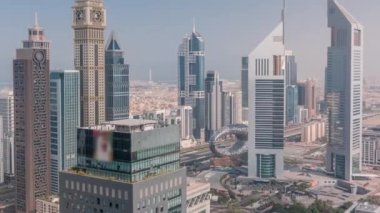 Sheikh Zayed Yolu 'ndaki gökdelenler ve Dubai, BAE' deki DIFC zaman çizelgesi..