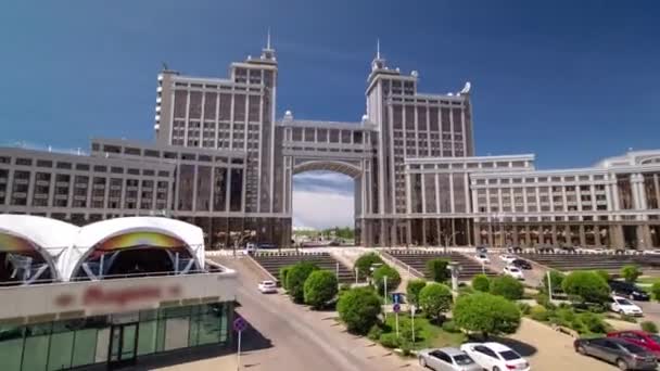 Nuevo distrito de negocios timelapse hiperlapso de puente en la capital de Kazajstán en Astana . — Vídeos de Stock