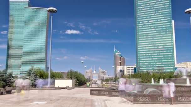 Brunnen auf wassergrünem Boulevard Zeitraffer-Hyperlapse, Nurzhol Boulevard — Stockvideo