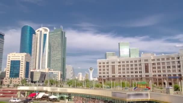 Nowy biznes dzielnicy timelapse hyperlapse z mostu w stolicy Kazachstanu w Astana. — Wideo stockowe