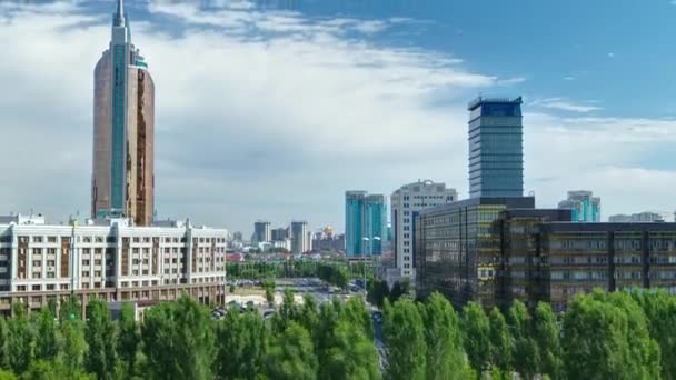 Новый бизнес-район города Астаны с крыши в столице Казахстана . — стоковое видео