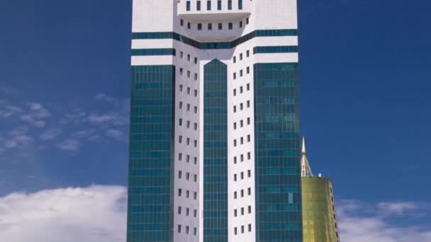Палата Парламента Республики Казахстан, г. Астана, гиперлапс — стоковое видео