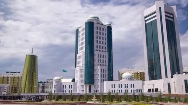 La costruzione del Senato del governo della Repubblica del Kazakistan timelapse iperlasso ad Astana — Video Stock