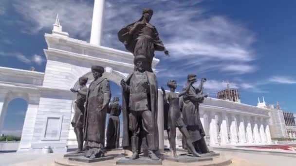 Zobacz hyperlapse timelapse kazachski Eli pomnik na placu Niepodległości w Astanie, stolicy Kazachstanu. — Wideo stockowe